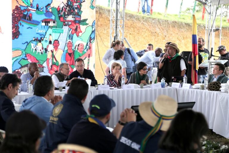 Ministra de Ambiente traza plan para proteger a los defensores ambientales