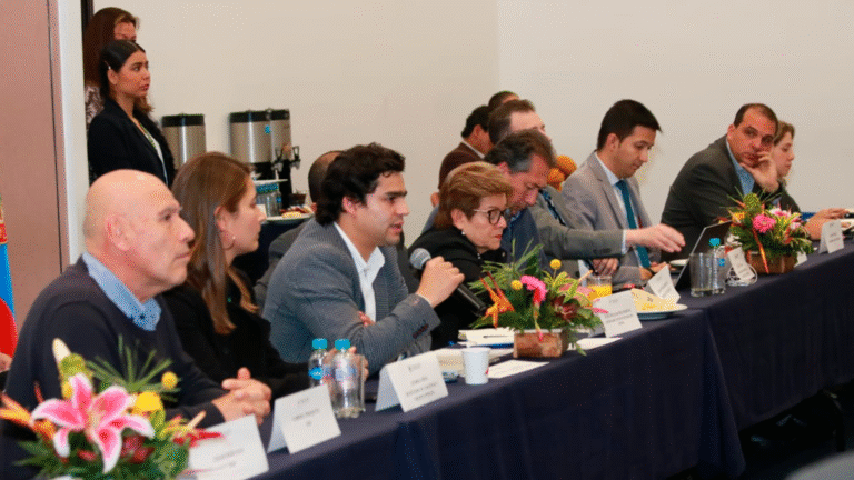 Revisión tasa de usura, precios de medicamentos y desatar algunas tarifas del salario mínimo, claves para concertar salario de 2023