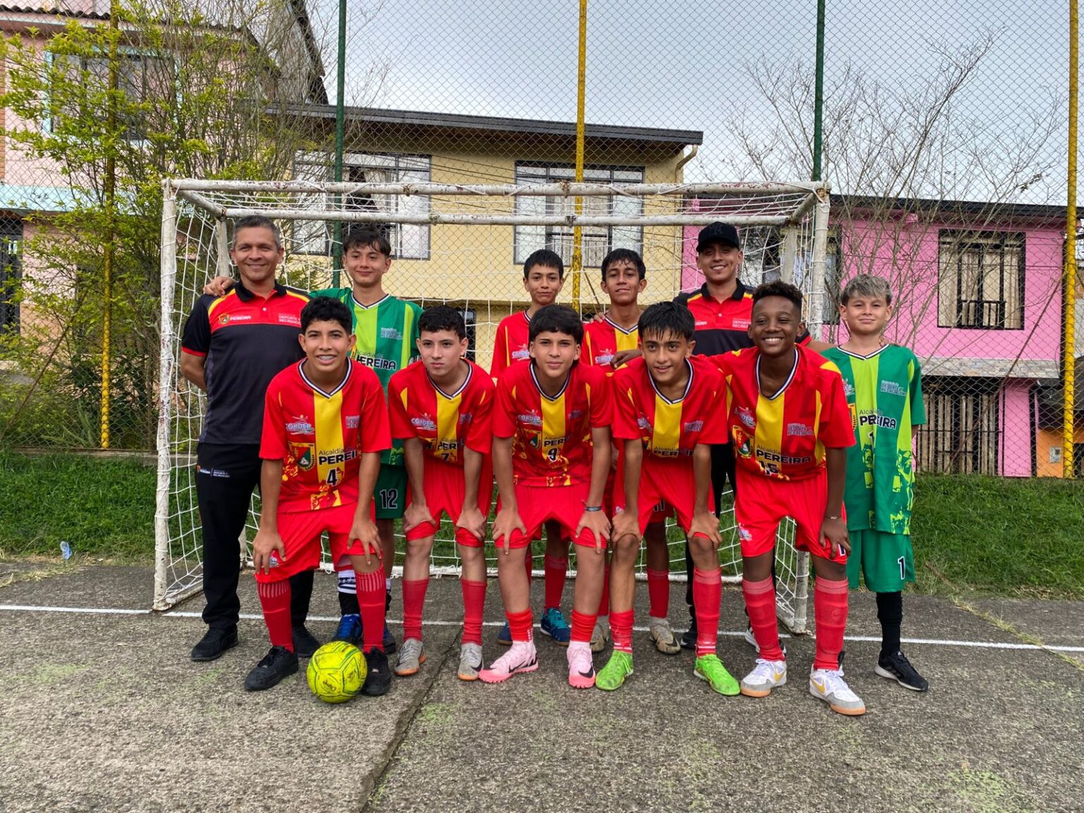 La Selección Pereira Fútbol de Salón, brilla en la final departamental de los Juegos Intercolegiados 2025 en Marsella